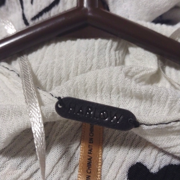 LAST CHANCE - Off-White and Black Viscose Creped Shawl/Wrap - Picture 5 of 6